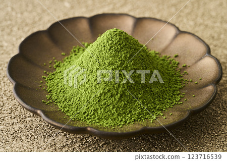 Matcha and green tea on a plate 123716539
