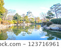 大阪城的日本庭園 123716961