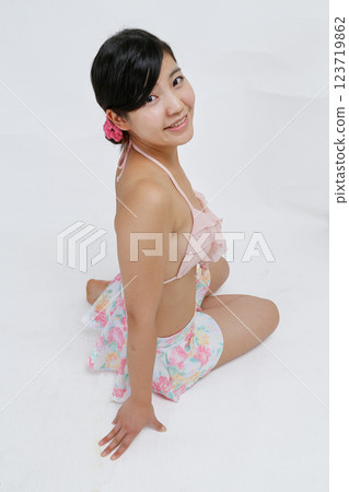 穿著泳衣的女人 123719862