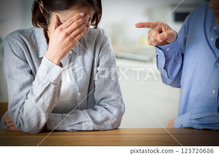 Middle couple fighting fights Middle couple fighting fights 123720686