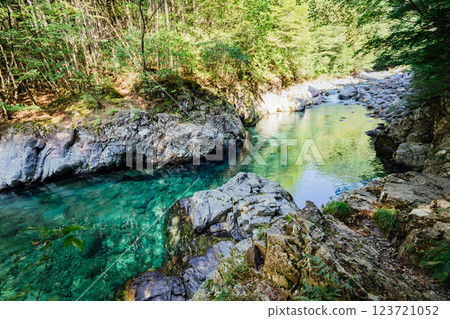 ＜Nagano＞ Atera Valley, Tanukigafuchi 123721052
