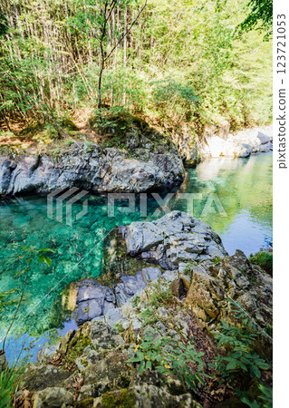 ＜Nagano＞ Atera Valley, Tanukigafuchi 123721053