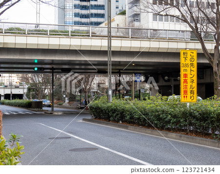 A warning sign warning of tunnel height restrictions 123721434