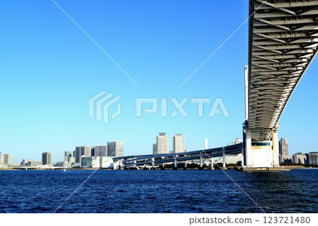 Rainbow Bridge seen from Shibaura Pier Odaiba Seaside Park 123721480