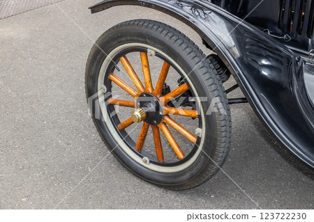 汽車的老輪子 123722230