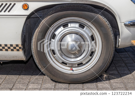 汽車的老輪子 汽車的老輪子 123722234