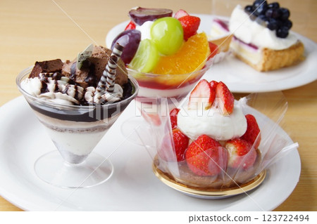 Lots of fruit cake 123722494