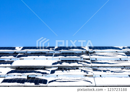 Scenery of snow-covered solar panels under a blue winter sky Scenery of snow-covered solar panels under a blue winter sky 123723188
