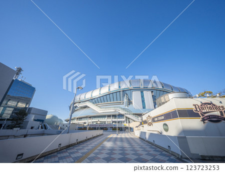 晴天的大阪京瓷巨蛋東門（大阪巨蛋） 123723253