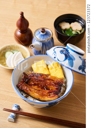 鰻魚蓋飯佐煎蛋 123723372