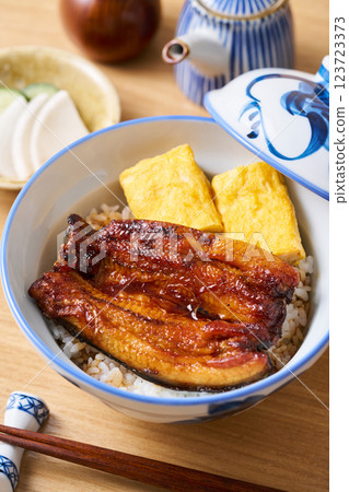 鰻魚蓋飯佐煎蛋 123723373