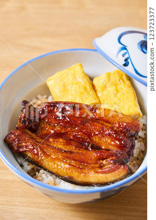 鰻魚蓋飯佐煎蛋 鰻魚蓋飯佐煎蛋 123723377