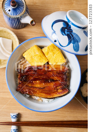 Eel rice bowl with fried egg 123723383