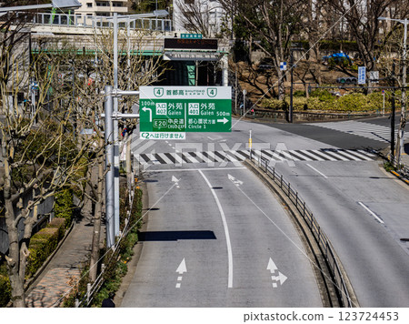 Shuto Expressway - Directional entrance signs (Route 4 Shinjuku Line, Gaien entrance) 123724453