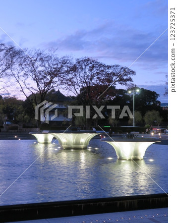 和田倉噴泉公園夜景 123725371
