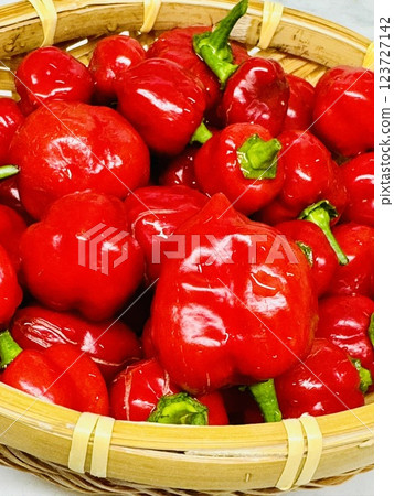 Ripe habanero 123727142