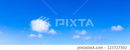 藍天白雲的簡單風景 123727302
