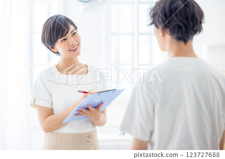 接受諮詢的男性 123727688