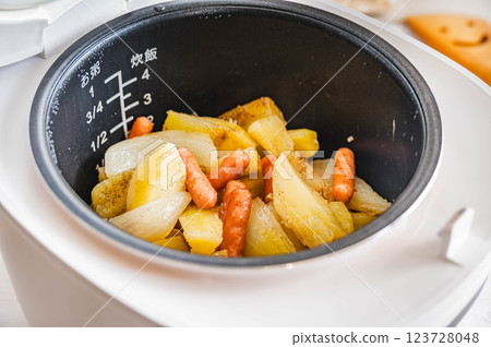 用電鍋輕鬆烹調德國土豆 123728048