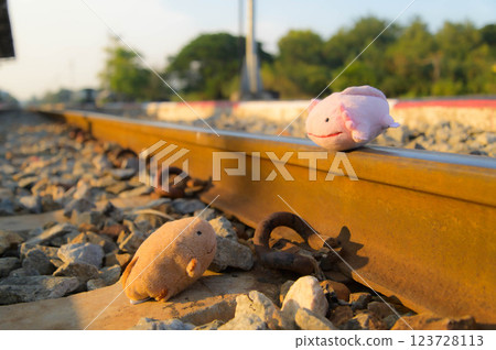 Come quickly!! Come quickly!! 123728113