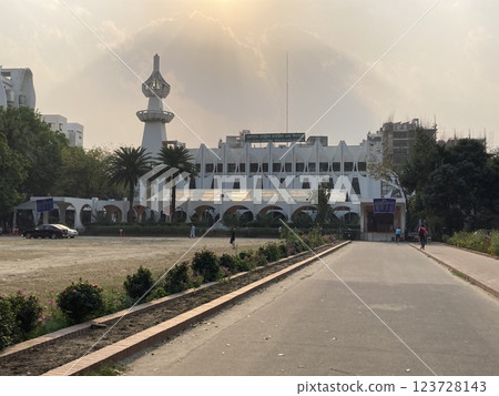 發展中國家孟加拉達卡的一座清真寺 123728143