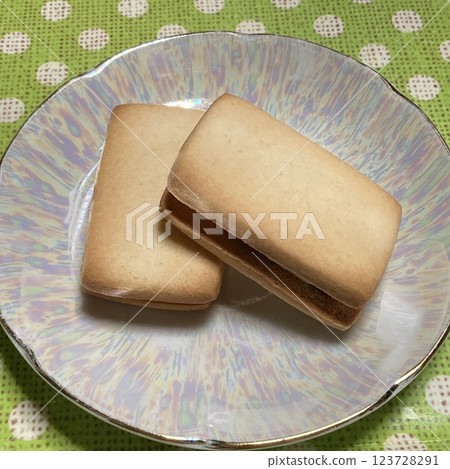 Raisin sandwich with rum Raisin sandwich with rum 123728291