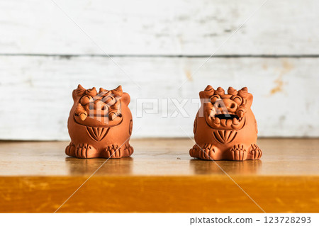 Red scissor 123728293