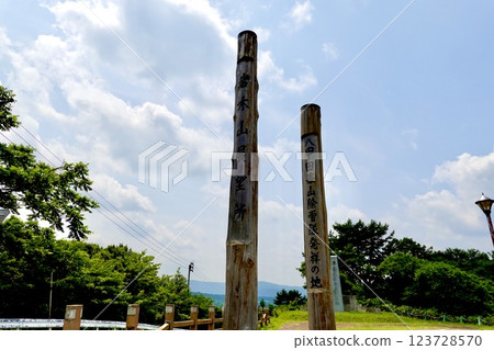A view of the tree signboard at the Iwakisan Observatory and the tree signboard at the birthplace of the Hakkoda Spring Snow Removal Team, standing side by side. Unya, Aomori City, Aomori Prefecture 123728570