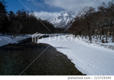 Kamikochi in winter 123729395
