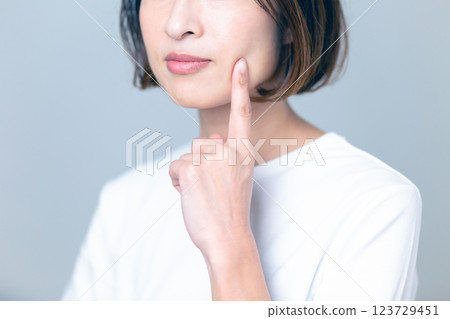 Middle women skin care image Middle women skin care image 123729451