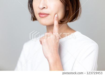 中年女性護膚形象 123729453