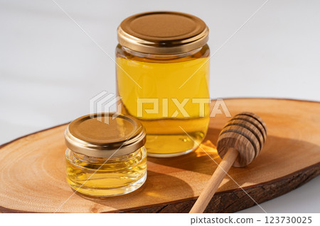 Beautiful honey jar and wooden spoon 123730025