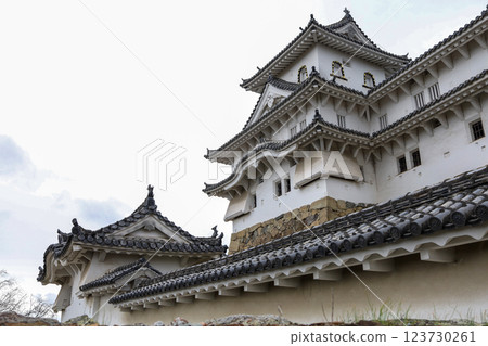 The himeji white castle is famous and beautiful in japan 123730261