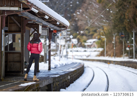 冬天離開車站的女人 冬天離開車站的女人 123730615
