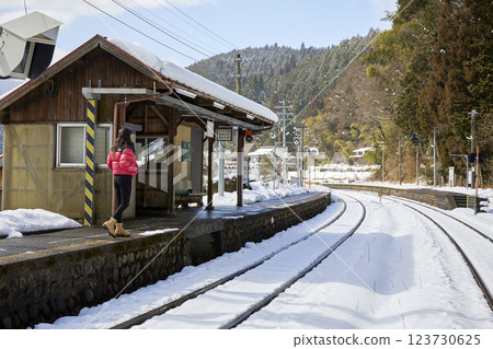 Woman leaving station in winter Woman leaving station in winter 123730625