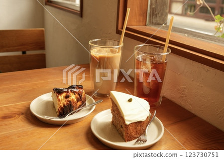 Carrot cake and Basque cheesecake 123730751