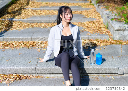 A cool woman sitting down and taking a break during walking Exercise Aerobic exercise Walking 123730842
