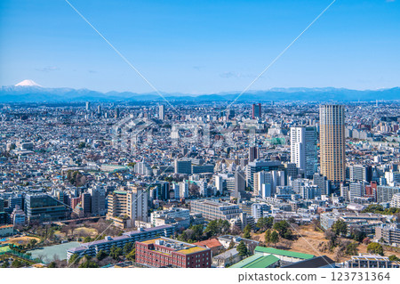 日本東京城市景觀，可欣賞中目黑 Atlas 塔、三軒茶屋站前的胡蘿蔔塔、富士山等。 123731364