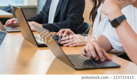  Business image 123731415