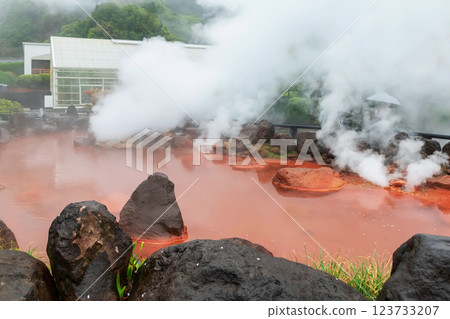 Chinoike Jigokuor Blood pond hell with sulfur gas smoke, Beppu Chinoike Jigokuor Blood pond hell with sulfur gas smoke, Beppu 123733207