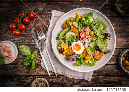 Tuna salad with tomatoes , olives , eggs and onion . 123733268