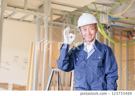 Male carpenter working at an apartment renovation site Male carpenter working at an apartment renovation site 123733489