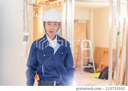 Male carpenter working at an apartment renovation site Male carpenter working at an apartment renovation site 123733502