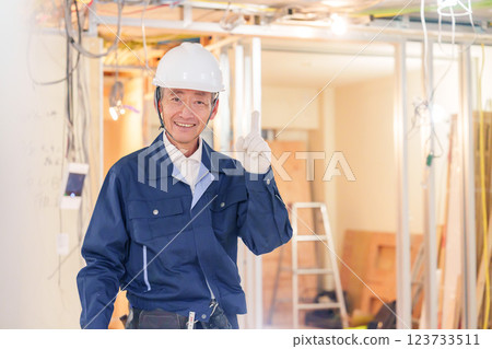 Male carpenter working at an apartment renovation site Male carpenter working at an apartment renovation site 123733511