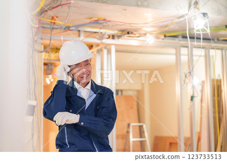 Male carpenter working at an apartment renovation site Male carpenter working at an apartment renovation site 123733513