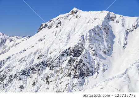 Spectacular view from the Tenjin Ridge of Mt. Tanigawa in winter (snowy mountain climbing) 123735772