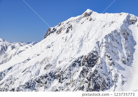 Spectacular view from the Tenjin Ridge of Mt. Tanigawa in winter (snowy mountain climbing) 123735773