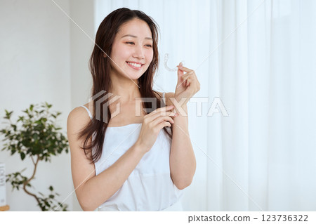 Woman with mouthpiece orthodontics 123736322