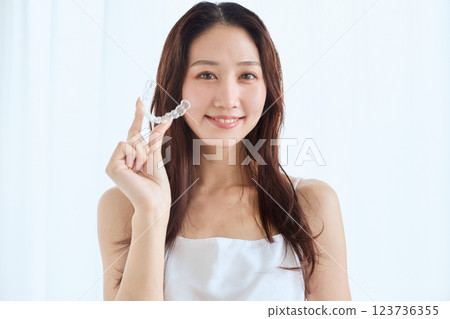 有喉舌正畸的女人 有喉舌正畸的女人 123736355