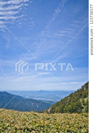 嗜好登山：藍天白雲下的山巒絕景④ 123736577